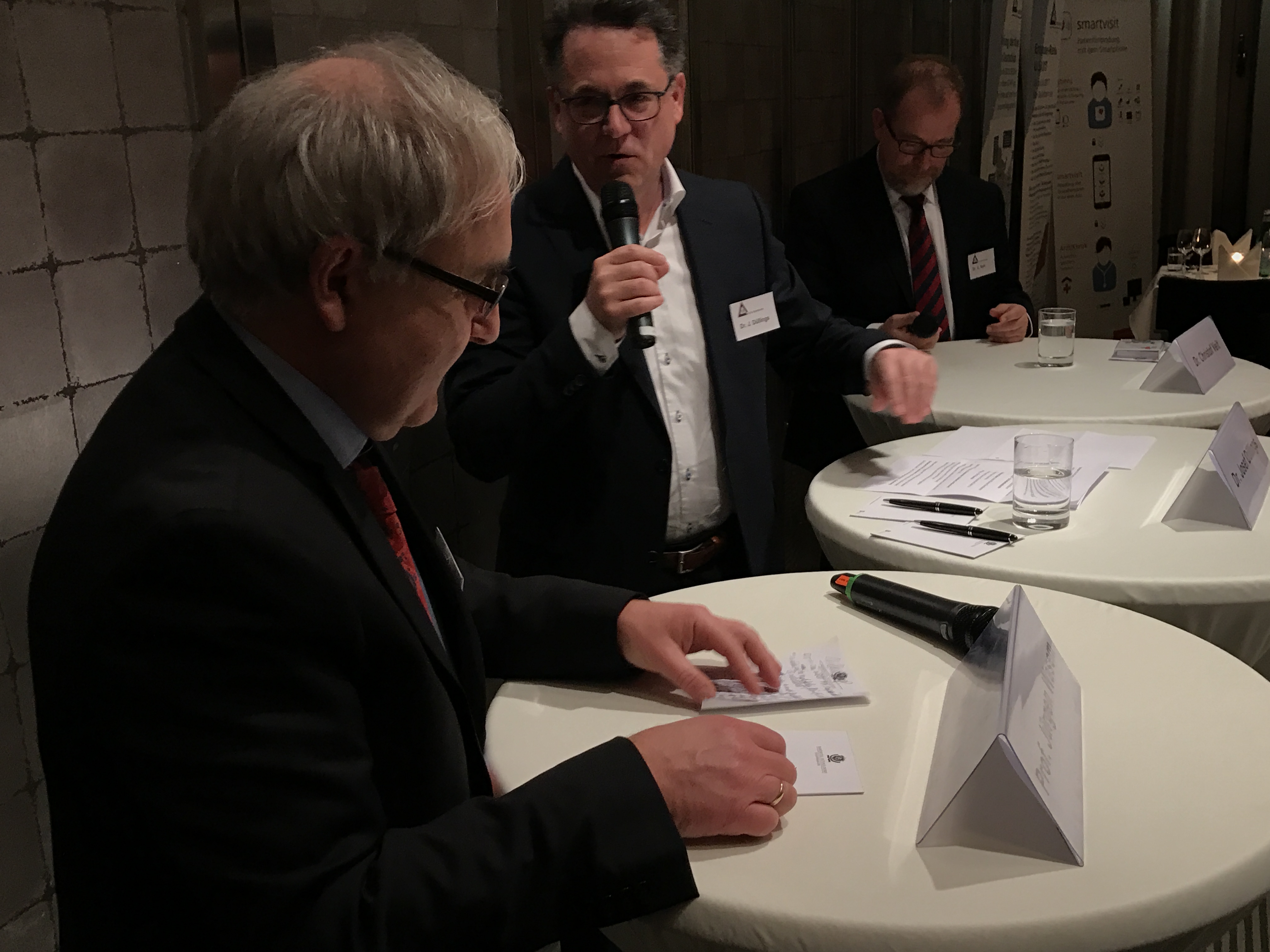 Dinner Match zw. Prof. Dr. Jürgen Wasem und Dr. Christof Veit mit Dr. Josef Düllings als Referee